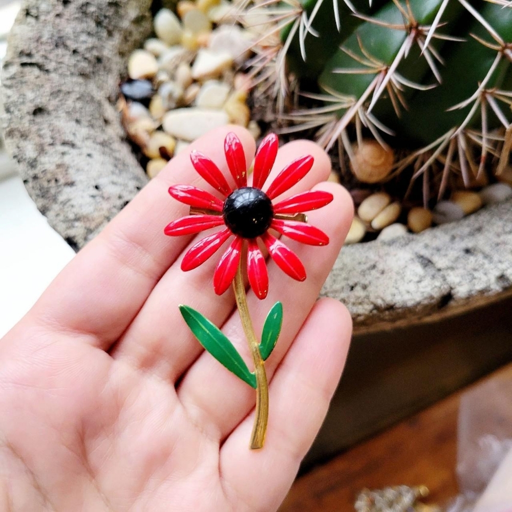 Vintage Gold Red Floral Flower Lapel Brooch Pin